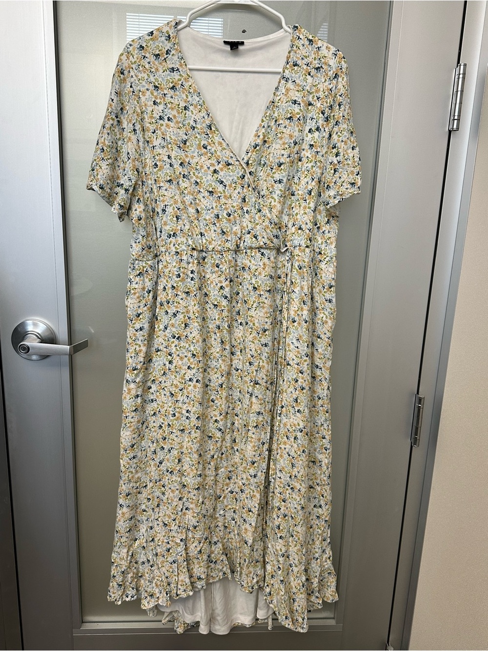 TORRID 2 2X 18-20 Sunshine Ditsy Floral Rayon Slub Surplice Wrap Dress Women
